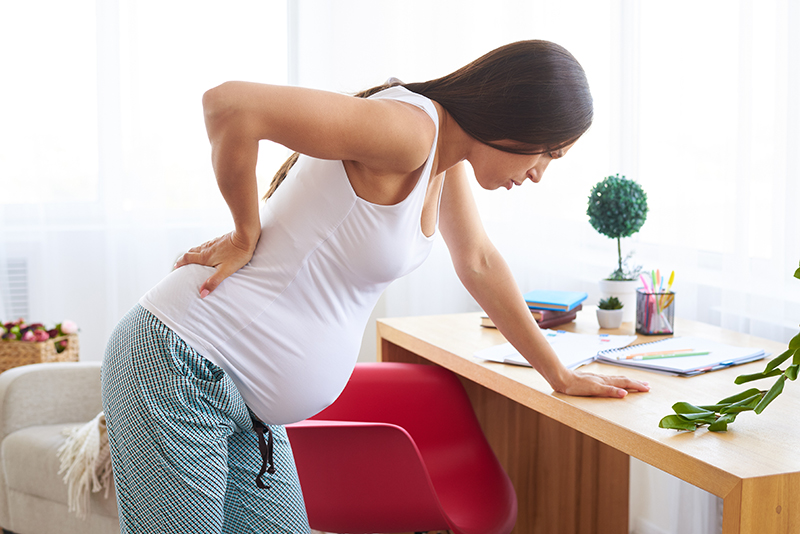 The best solution is to invest in good posture and body awareness. The woman can prepare during pregnancy, doing pilates, stretching and bodybuilding exercise, for example – always guided by her doctor. Thus, she gains muscle mass to support the spine and additional weight.
#backpainpregnancy #backpainpregnant #howto