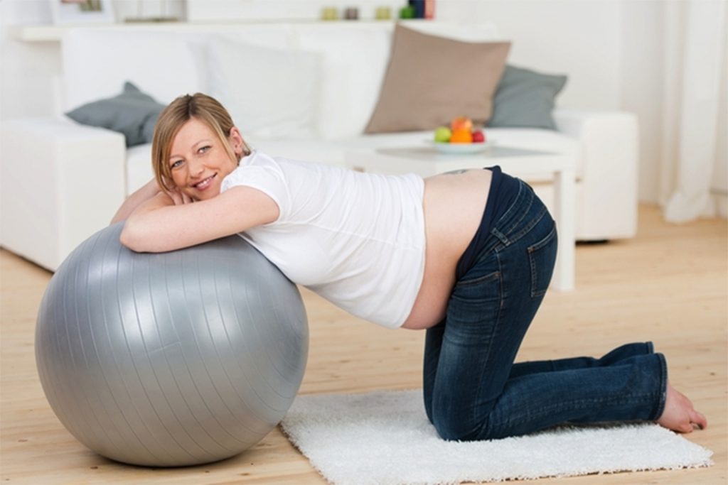 Pilates ball: A way to exercise at home and relieve back pain.